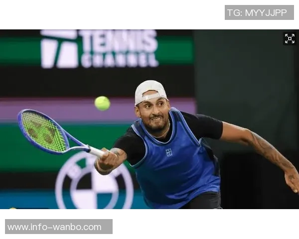 大罗携妻子现场观战网球性别大战与萨巴伦卡克耶高斯亲密合影留念