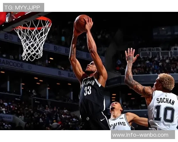 克拉克斯顿虽砍下16分12板8助却难阻球队失利无力回天的悲壮表现 克拉克斯顿虽砍下16分12板8助却难阻球队失利无力回天的悲壮表现